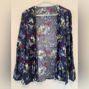 Maternity Thyme. Open jacket/shirt with butterfly design. Size L